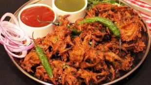 how to make crispy Kanda Bhaji or Onion Bhaji recipe
