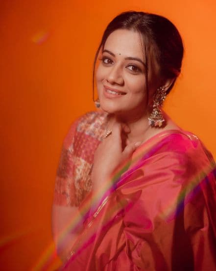 तिनं नाटक, मालिका, चित्रपट व्यतिरिक्त वेब सीरिज आणि बऱ्याच जाहिरातीमध्येही काम केलं आहे.