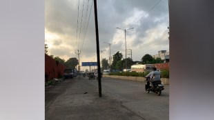 Electric poles on kalyan badlapur state highways make travel dangerous for motorists