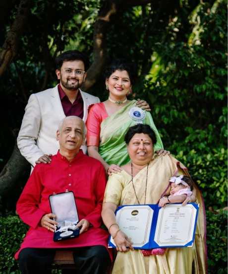 ती म्हणाली, “राष्ट्रीय पुरस्कार घ्यायला गेले तेव्हा माझी मुलगी २ महिन्यांची होती. ती पूर्णपणे फिडींगवर होती.