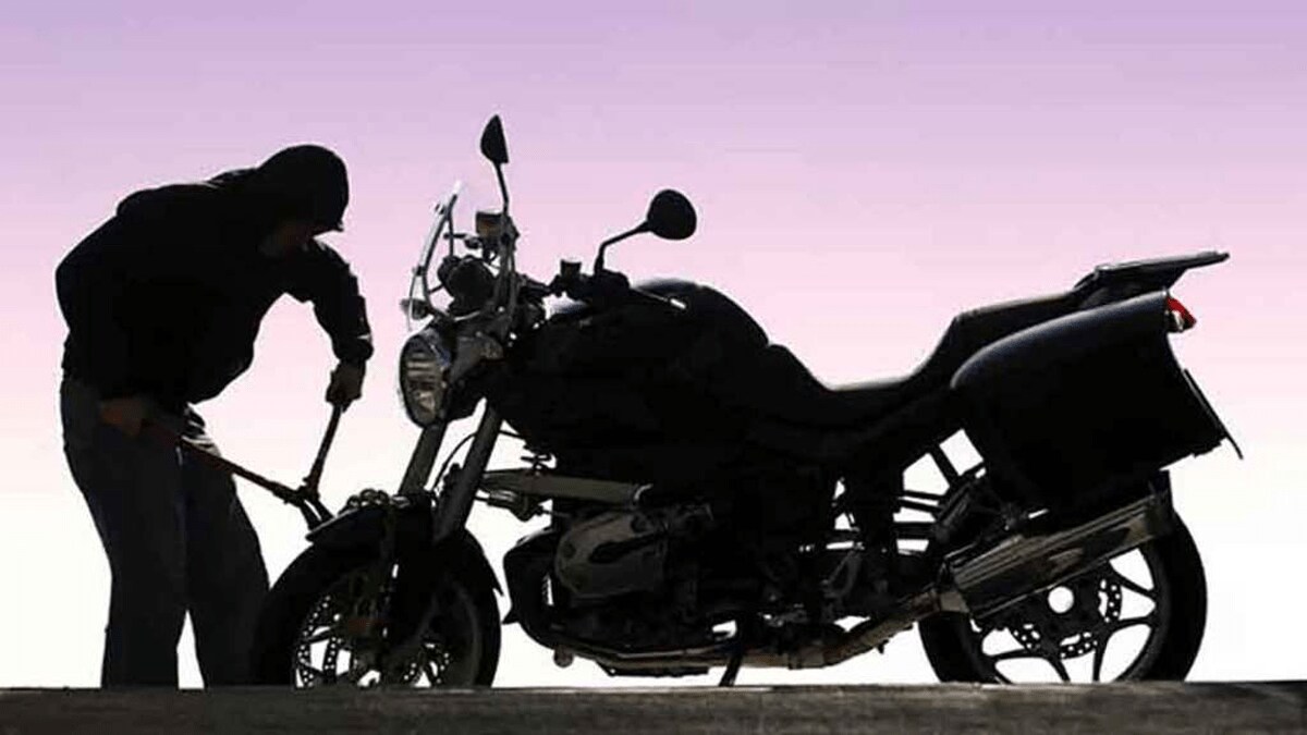 theft four bikes dhule