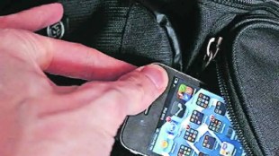 mobile phone returned by navi mumbai police