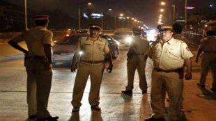 mumbai police sub inspector severely injured during police blockade