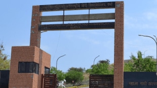 vice-chancellor hindi university rajnish kumar resigned