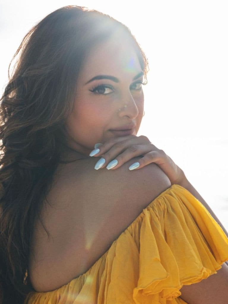 Sonakshi Sinha Sonakshi Sinha Latest Photos| Sonakshi Sinha Latest Pics| Sonakshi Sinha New Movies