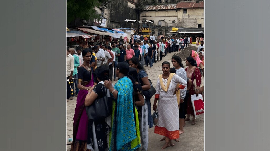 kolhapur crowded tourists devotees consecutive holidays