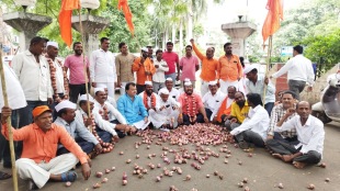 shiv sena thackeray group protest central government onion export duty hike