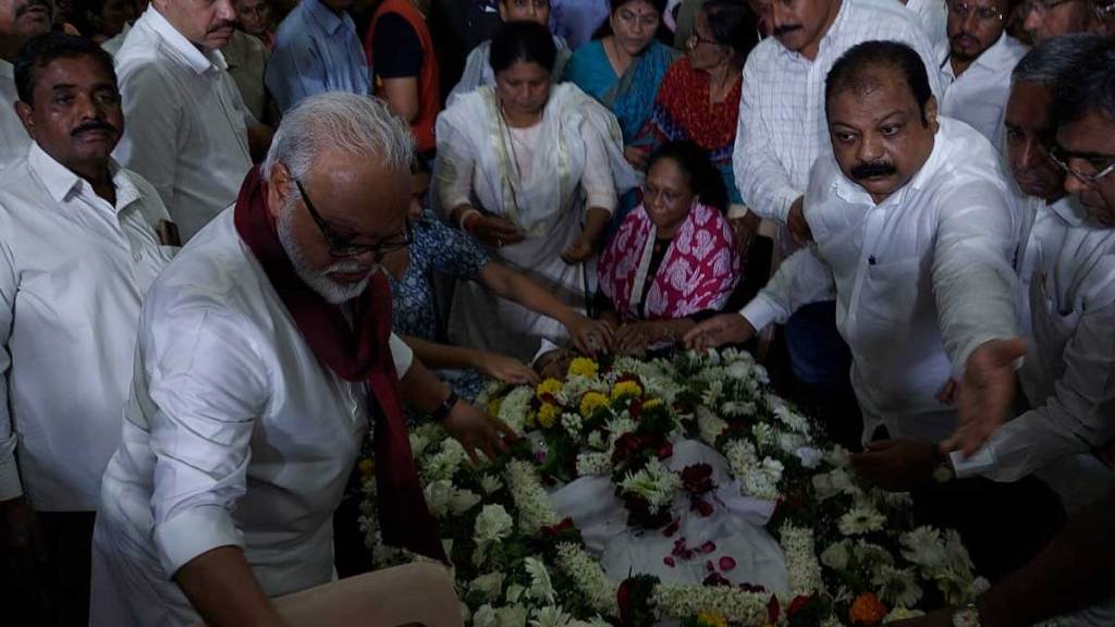 marathi author professor hari narke funeral with Electric Crematoriums in pune
