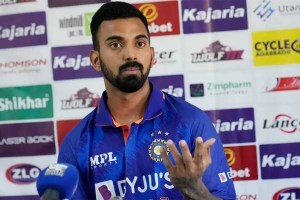KL Rahul: फिटनेसवर प्रश्नचिन्ह उपस्थित करणाऱ्यांना राहुलभाईचं सडेतोड उत्तर; म्हणाला, “गेल्या काही सामन्यांत…” IND vs AUS: KL Rahul slams fitness questioners Said wicketkeeping is getting better in last few matches