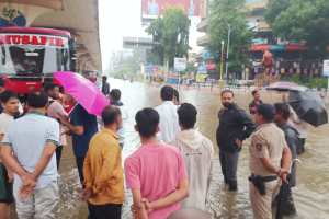 नागपुरात चार तासात १०० मिमीपेक्षा अधिक पाऊस, फडणवीसांकडून आढावा nagpur city, heavy rain, 00 mm rain, devendra Fadnavis, review