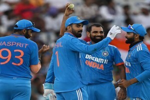 IND vs AUS: श्रेयस-शुबमनची खणखणीत शतकं अन् सूर्याच्या झंझावाती खेळी; ऑस्ट्रेलियाविरुद्ध भारताने उभारली सर्वोच्च धावसंख्या IND vs AUS: Shreyas-Shubman's dignified centuries and Surya's innings India's highest score against Australia