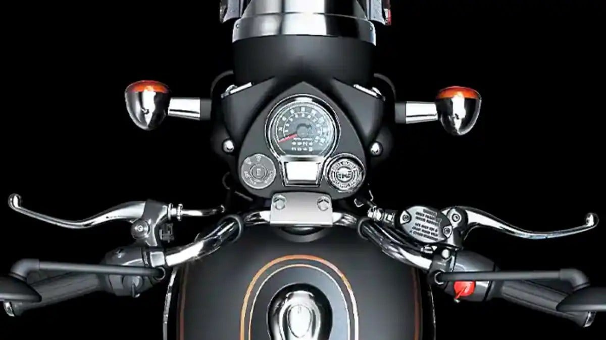 कंपनीने ‘New-Gen Royal Enfield Bullet 350’ लाँच केली आहे. २०२३ रॉयल एनफील्ड बुलेट 350 लाइनअप कंपनीने तीन प्रकारांमध्ये ऑफर केली आहे.
