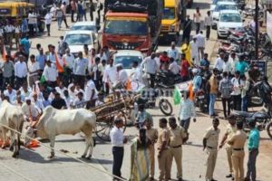 सांगली : दुष्काळ जाहीर करण्याच्या मागणीसाठी महामार्गावर ठिय्या Agitation on highway