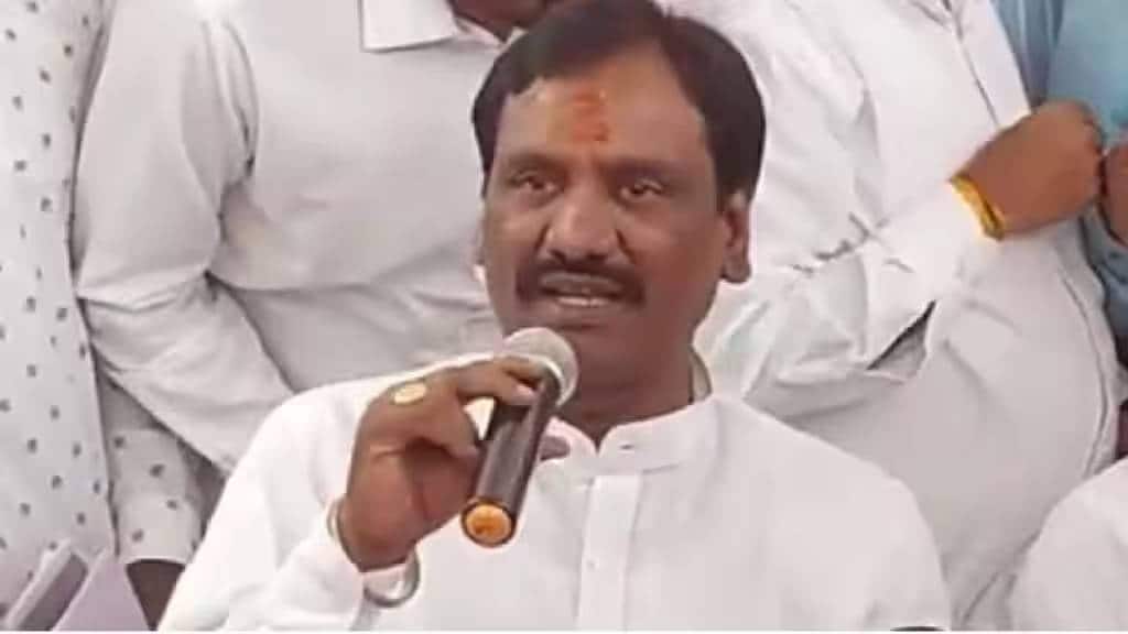 शिवसेनेच्या ठाकरे गटाचे नेते व विधान परिषदेतील विरोधी पक्षनेते अंबादास दानवे यांनी पंतप्रधान नरेंद्र मोदी, केंद्रीय गृहमंत्री अमित शाहांसह शिंदे-फडणवीस सरकारवर सडकून टीका केली.