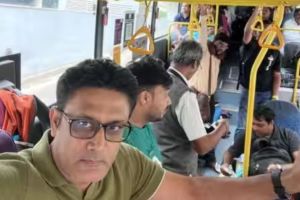 Anil Kumble takes BMTC bus from Bengaluru airport amid transport strike; netizens praise his simplicity