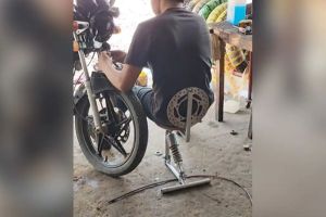 दुचाकीचे ‘स्पेअर पार्ट्स’ वापरून तरुणाने बनवली भन्नाट खूर्ची, जुगाडाचा व्हिडीओ पाहून लोक म्हणाले, “नासाचे शास्त्रज्ञ…” Chair Made By Jugaad Viral Video
