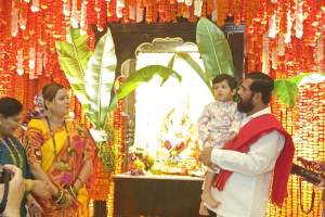 “महाराष्ट्रातल्या नागरिकांची स्वप्नं साकार कर, सगळी विघ्नं दूर होऊ दे”, मुख्यमंत्री एकनाथ शिंदेंचं गणरायाला साकडं CM eknath Shinde