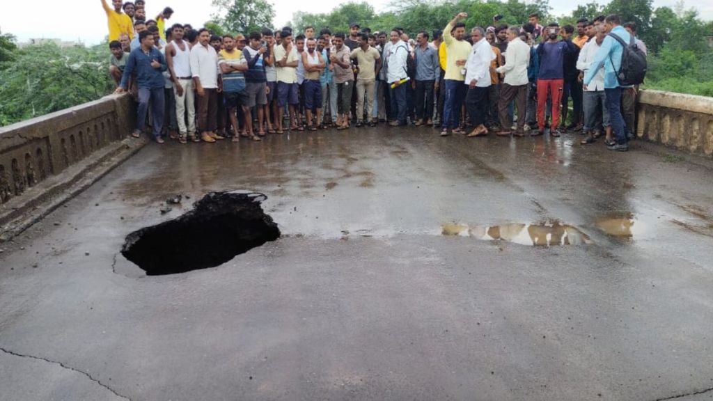 Damage to Sarangkheda bridge