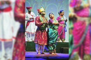 नाटय़रंग : करोनाची लोकनाटय़ीय त्रेधातिरपीट ‘ओक्के हाय एकदम!’ Drama OK ahe ekdam