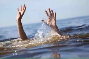 गणपती विसर्जनाला गालबोट, जुहू चौपाटीवर अल्पवयीन मुलाचा मृत्यू Drown