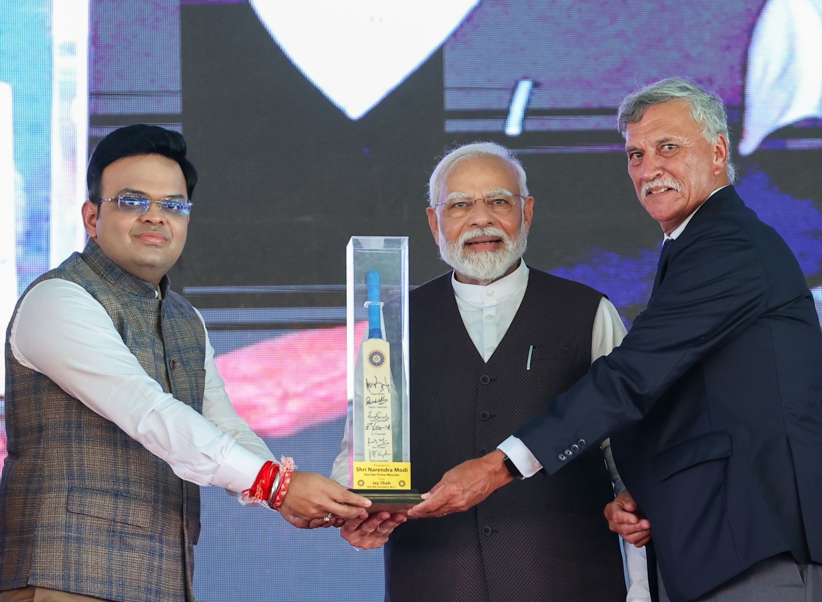 Prime Minister Narendra Amodi laid the foundation stone of the International Cricket Stadium in Varanasi