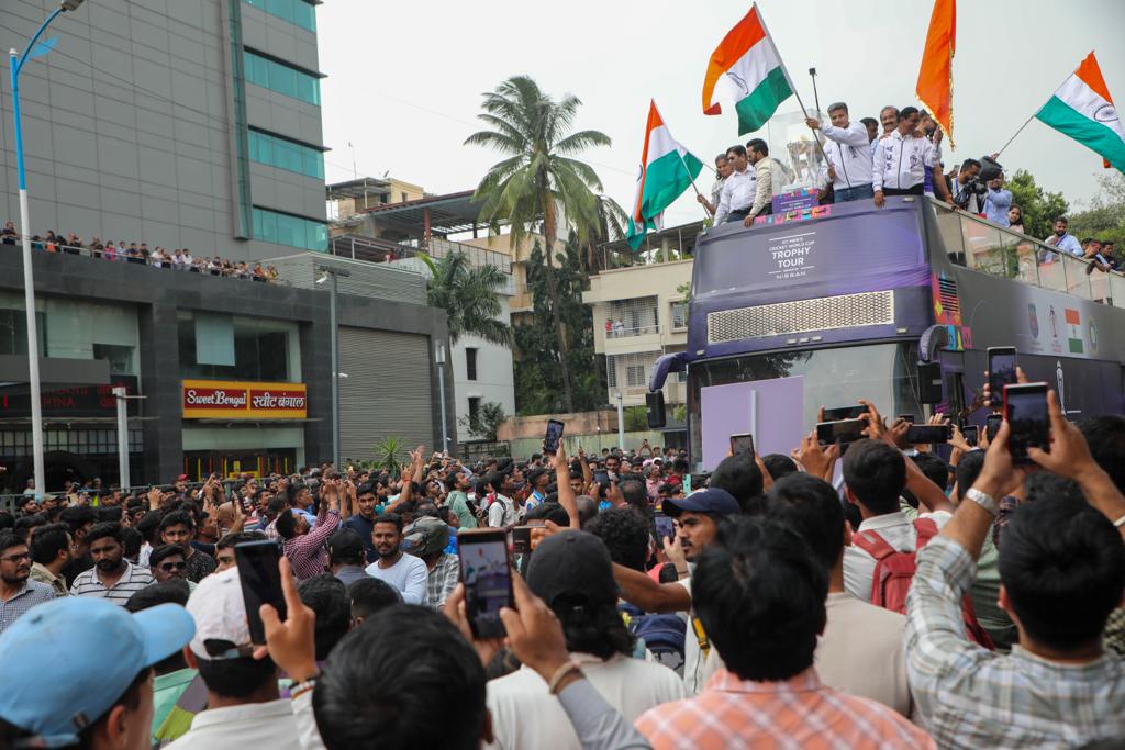 ODI World Cup Trophy 2023 reaches Pune grand procession from Senapati Bapat Road Crowd of Pune residents to see the trophy