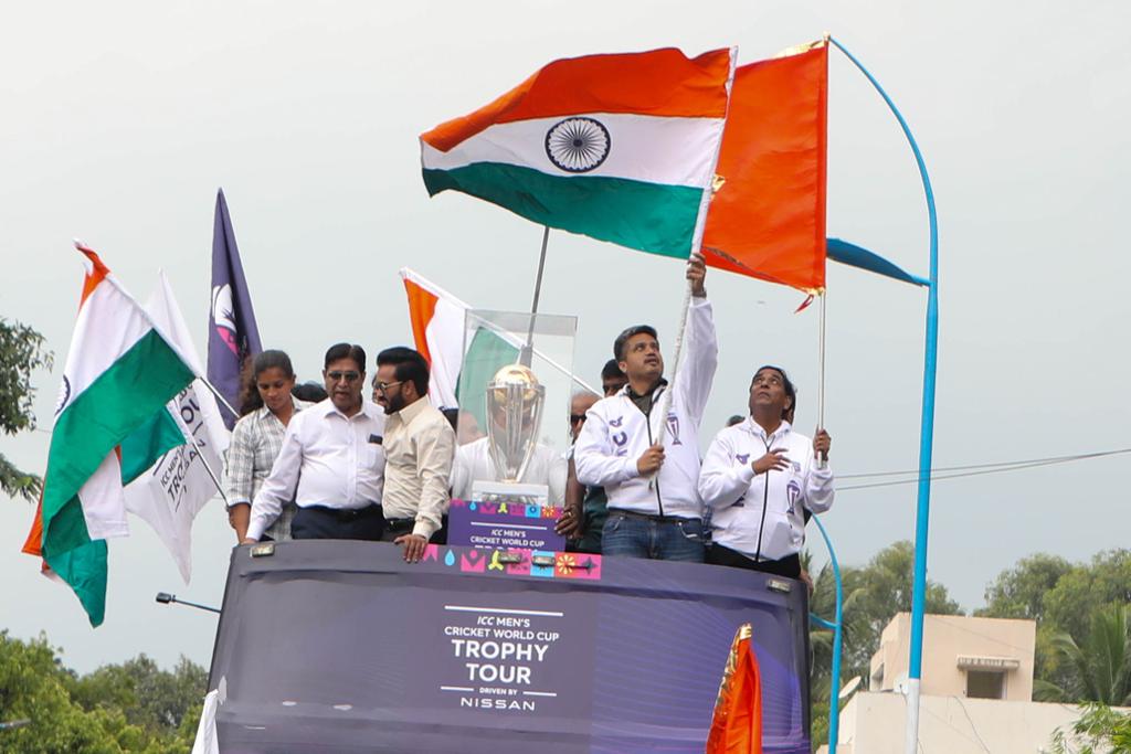 ODI World Cup Trophy 2023 reaches Pune grand procession from Senapati Bapat Road Crowd of Pune residents to see the trophy