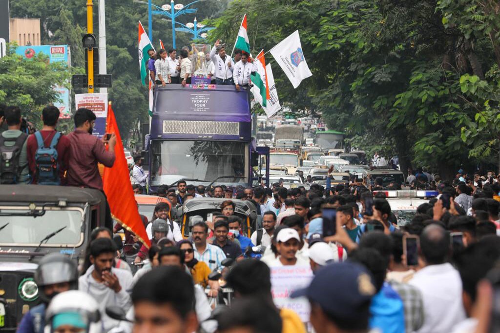 ODI World Cup Trophy 2023 reaches Pune grand procession from Senapati Bapat Road Crowd of Pune residents to see the trophy