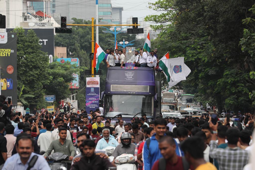 ODI World Cup Trophy 2023 reaches Pune grand procession from Senapati Bapat Road Crowd of Pune residents to see the trophy