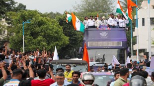 ODI World Cup Trophy 2023 reaches Pune grand procession from Senapati Bapat Road Crowd of Pune residents to see the trophy