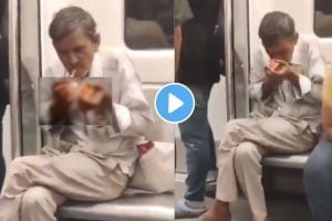 चक्क धावत्या मेट्रोमध्ये आजोबांनी बिडी पेटवली अन्…, VIRAL व्हिडिओवर नेटकऱ्यांच्या मजेशीर प्रतिक्रिया… Delhi Metro viral video