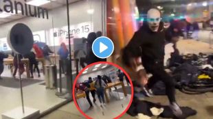 People looted Apple store in America