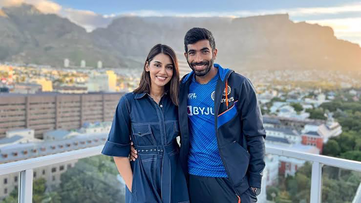 Happiness came to Jasprit Bumrah's house Sanjana Ganesan gave birth to a son that's why he returned to India from Sri Lanka 