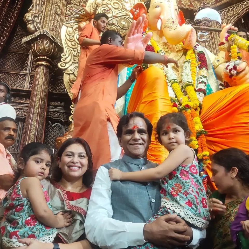 Lalbaugcha Raja 2023 Celebrity Visit Photos