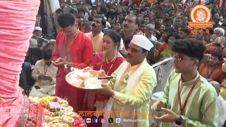 Lalbaugcha Raja 2023 Celebrity Visit Photos