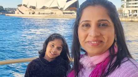 Madhurani prabhulkar with her daughter