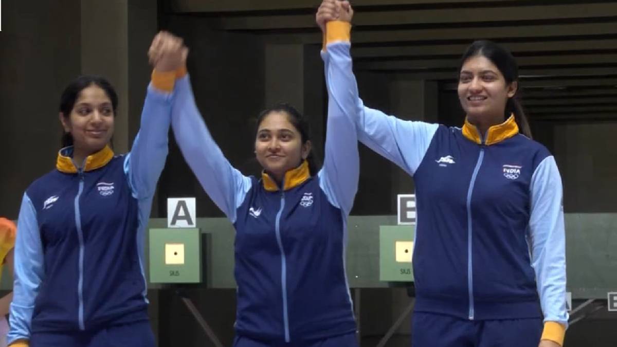 Mehuli Ghosh Ramita and Aashi Choksi of Indian women's team won the silver medal
