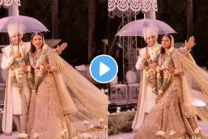 लग्नात परिणीती चोप्रा आणि राघव चड्ढा यांनी छत्री घेऊन केला डान्स; व्हिडीओ व्हायरल parineeti chopra and raghav chadha wedding umbrella dance
