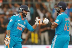 IND vs AUS 2nd ODI: टीम इंडियाच्या फलंदाजांनी ऑस्ट्रेलियन गोलंदाजांचा वाजवला बँड, विजयासाठी दिले ४०० धावांचे लक्ष्य IND vs AUS 2nd ODI Match Updates