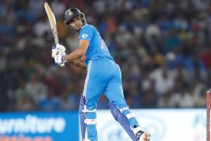 IND vs AUS 1st ODI: ऑस्ट्रेलियाविरुद्ध शुबमन गिलने मोडला बाबर आझमचा विक्रम, घरच्या मैदानावर केला खास पराक्रम IND vs AUS 1st ODI Updates
