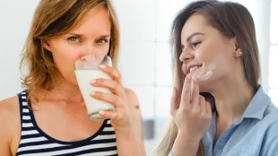how to apply raw milk on face