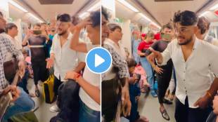 Youngsters have been seen performing a beautiful song together in the metro