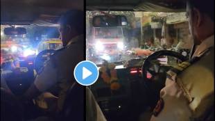 Mumbai police helped a family who could not get a taxi home during Ganpati Visarjan to reach home safely