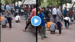 Crowd of people to pick up diamonds lying on the street in the market