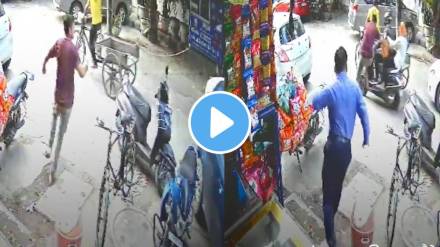 Delhi Police officer arrests gold chain thieves in film style