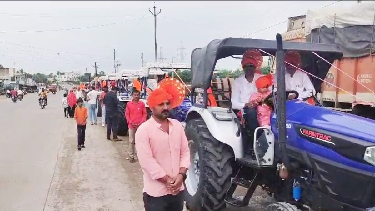 Pola festival in Mehkar now with modern tractor method