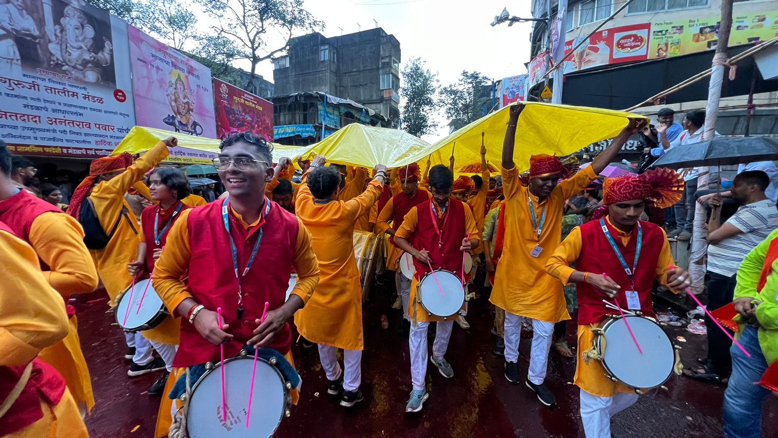 मानाचा पाचवा केसरीवाडा गणपतीची मिरवणूक दुपारी २:१५ सुरू झाली, तर सायंकाळी ६:४५ वाजता विसर्जन झाले.