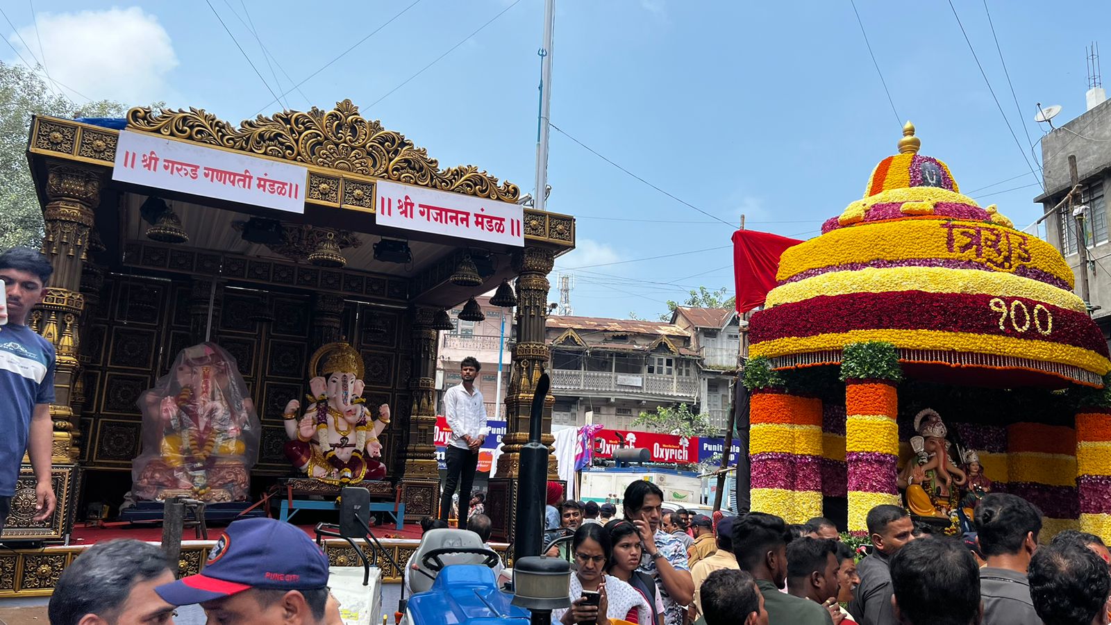 गतवर्षी प्रमाणे यंदाही सायंकाळी सातच्या आत मानाच्या पाच गणपतींचे विसर्जन करण्यात आले.