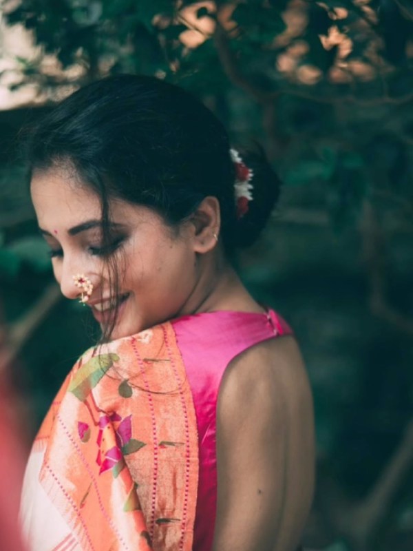 Sayali Sanjeev White Paithani Saree Video