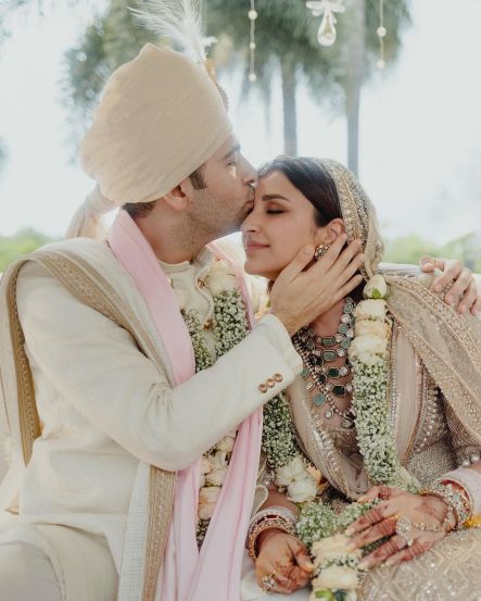 'आप'चे नेते राघव चड्ढा आणि अभिनेत्री परिणीती चोप्रा २४ सप्टेंबरला लग्नबंधनात अडकले